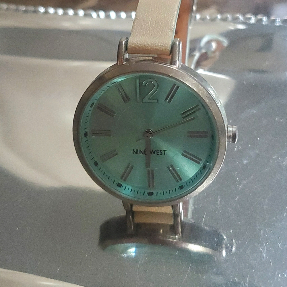Nine West, beautiful blue face, tan band